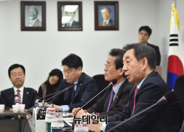 자유한국당 원내대책회의 모습. ⓒ뉴데일리 이종현 기자