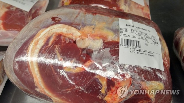 ▲ 지난 2017년 1월 베네수엘라에서 고기 2.845㎏의 가격은 2만6천174 볼리바르로 이 나라 최저 임금 2만7천300 볼리바르에 육박했다.
ⓒ 연합뉴스