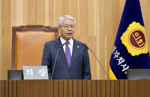 ▲ 서금택 세종시의회의장이 12일 임시회 개회를 선언하고 있다.ⓒ세종시의회