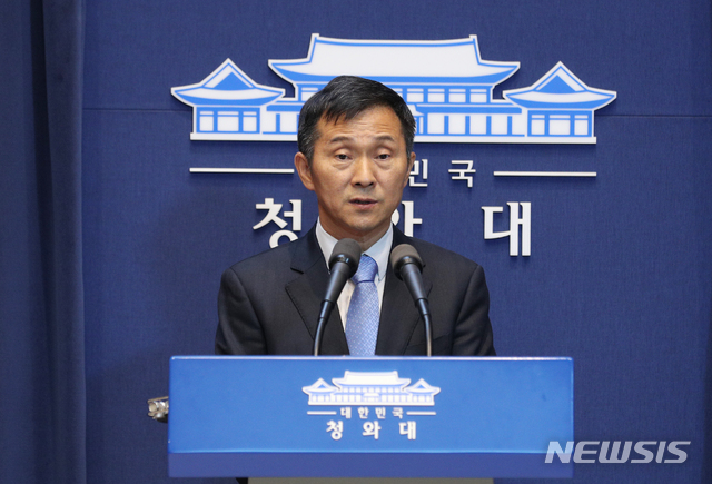 ▲ 김연명 신임 대통령비서실 사회수석이 11일 오후 청와대 춘추관에서 기자간담회를 하고 있다.ⓒ 뉴시스