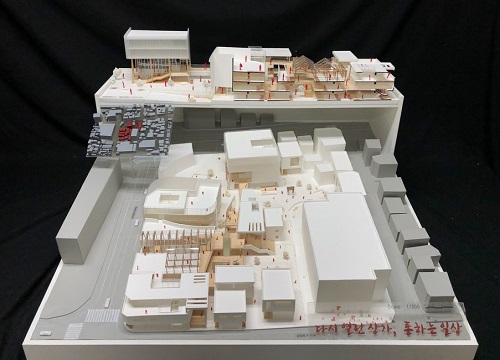 ▲ 청주대학교 건축학과 박지영(여·5학년) 학생이 2018 한국건축문화대상 최우수상을 수상했다. 사진은 박지영 학생이 최우수상을 수상한 ‘다시 열린 상가, 통하는 일상’ 모형.ⓒ청주대