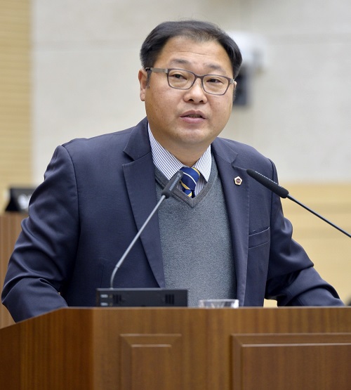 ▲ 안찬영 세종시부의장이 13일 제53회 제2차 정례회 2차 본회의에서 시정질의을 하고 있다.ⓒ세종시의회