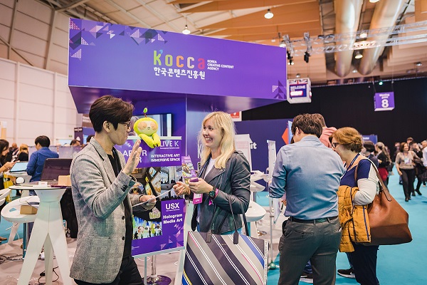 ▲ 11월 6일부터 8일까지 포르투갈 리스본에서 개최된 Web Summit 2018 현장. 라이브케이 조남권 대표가 서비스를 소개하고 있다. ⓒ한국콘텐츠진흥원