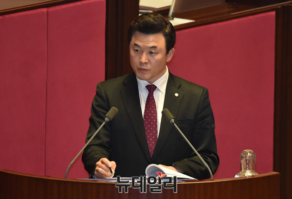 ▲ 자유한국당 윤영석 수석대변인. ⓒ뉴데일리 DB