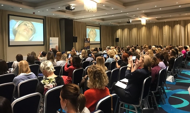 ▲ 휴젤은 지난 8일(현지시간) 러시아 모스크바에서 현지 의료인·업계 관계자 200여 명이 참석한 미용·성형 전문 학술 심포지엄 '2018 러시아 보툴렉스 심포지엄'을 개최했다. ⓒ휴젤