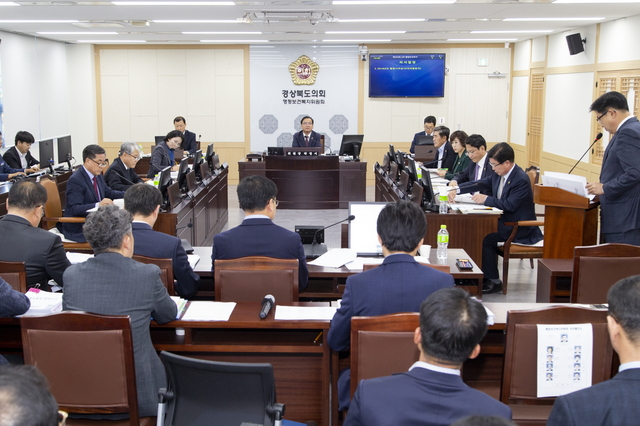 ▲ 경북도의회 행정보건복지위원회는 지난 14일 소관부서인 경상북도지방공무원교육원, 교육정책관, 자치행정국에 대한 행정사무감사를 끝으로 6일 간의 행정사무감사를 마무리했다.ⓒ경북도의회