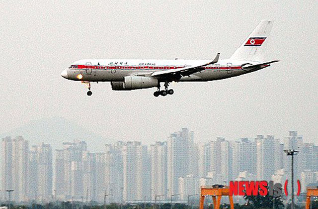 ▲ 2014년 9월 인천아시안게임 참가하려는 북한선수단이 탄 고려항공 여객기가 인천공항에 내리는 모습. ⓒ뉴시스. 무단전재 및 재배포 금지.