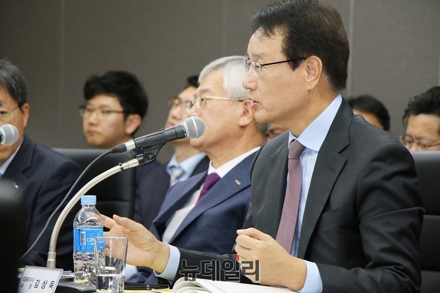 ▲ 김상욱 대구 엑스코 대표이사가 질의에 답하고 있다.ⓒ뉴데일리