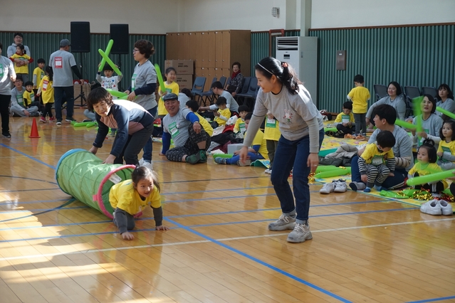 ▲ 군위군보건소가 지난 17일 군위 국민 체육센터에서 ‘자녀와 가족이 함께하는 명랑운동회’를 개최했다.ⓒ군위군