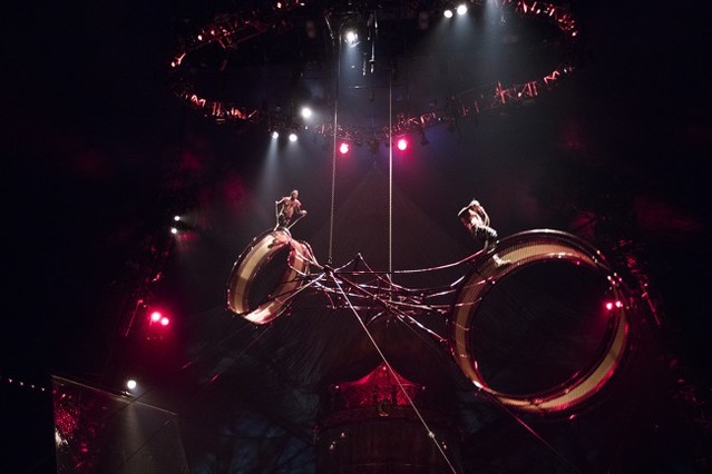 ▲ 태양의서커스 '쿠자'의 9개 액트 중 '휠오브데스'ⓒ마스트엔터테인먼트