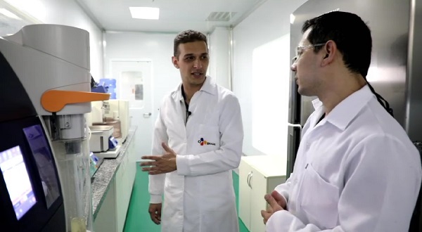 ▲ 브라질 삐라시까바 공장에서 CJ브라질 직원들이 품질관리 활동을 진행하고 있다. ⓒCJ제일제당