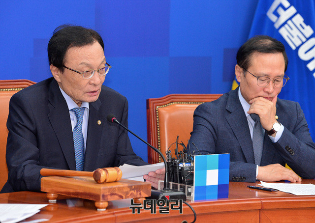 ▲ 더불어민주당 이해찬 대표와 홍영표 원내대표. ⓒ뉴데일리 공준표 기자
