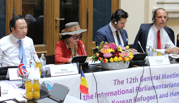 ▲ 지난 2015년 8월 13일(현지시간) 오스트리아 빈에서 열린 북한 자유이주민 인권을 위한 북한인권국제의원연맹(IPCNKR) 제12차 연례 총회에서 박정옥 씨가 탈북 과정에서 겪은 북한인권 실상을 증언하고 있다. ⓒ 연합뉴스