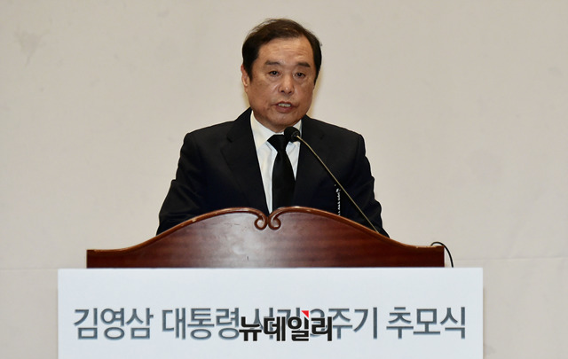 ▲ 자유한국당이 20일 국회 의원회관에서 개최한 故 김영삼 전 대통령 서거 3주기 추모식에 참석한 김병준 비상대책위원장. ⓒ뉴데일리 이종현 기자