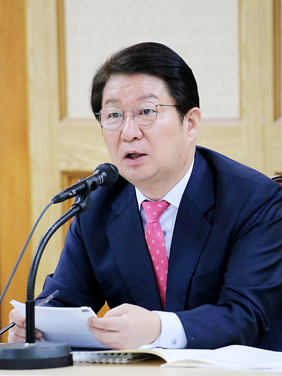 ▲ 권영진 대구시장이 20일 확대간부회의에서 대구경북 상생방안을 강조했다.ⓒ대구시