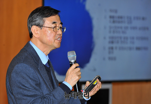 ▲ 20일 서울 중구 정동제일교회 아펜젤러관에서 제93회 우남(雩南) 이승만 포럼이 열렸다. 배경한 부산대 한국민족문화연구소 연구교수가 '중경임시정부와 중국'을 주제로 강연하고 있다. ⓒ뉴데일리 이기륭