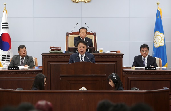 ▲ 한범덕 청주시장이 20일 청주시의회에서 시정연설을 하고 이다.ⓒ청주시