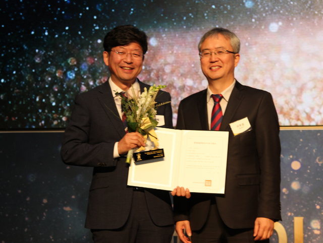 ▲ (주)파라다이스 오재록 전략지원실장(왼쪽), 문화체육관광부 이우성 문화예술정책실장(오른쪽) ⓒ 파라다이스