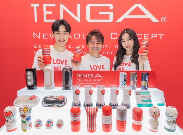 ▲ 마츠모토 코이치 대표가 21일 코트야트 메리어트 서울 남대문에서 글로벌 성인용품 브랜드 TENGA(텐가)를 소개하고 있다 ⓒ텐가코리아