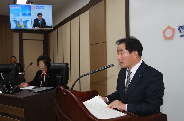 ▲ 송기섭 진천군수가 21일 진천군의회 본회의장에서 진행된 시정연설을 하고 있다.ⓒ진천군