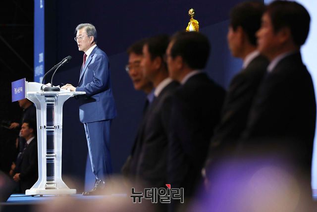 ▲ 문재인 대통령이 지난 9월 20일 오후 서울 동대문디자인플라자 내 프레스센터에서 평양 정상회담 대국민보고를 하는 모습. ⓒ평양사진공동취재단