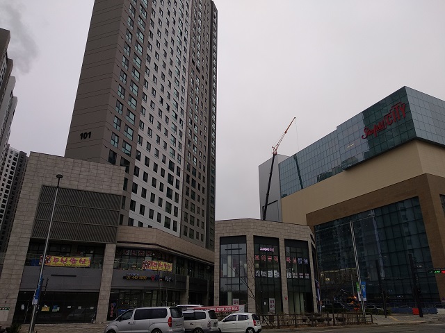 ▲ 위례신도시 '신혼희망타운' 인근 아파트 단지 상가 모습.ⓒ송학주 기자