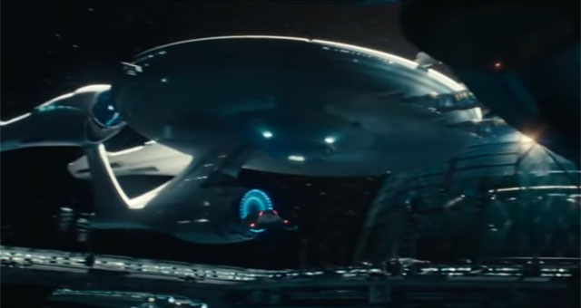 ▲ 2013년 영화 '스타트렉: 인투 더 다크니스' 가운데 지구 궤도 위에 정박 중인 USS 엔터프라이즈 함. 이런 우주선이 등장하는 우주군은 먼 미래에나 가능하다. ⓒ유튜브 영화 트레일러 캡쳐.