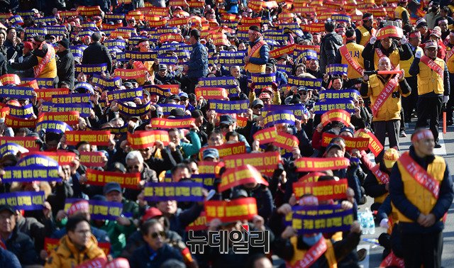 ▲ 전국택시노동조합연맹, 전국개인택시연합회 등 택시업계는 22일 오후 서울 여의도 국회 앞에서 카카오 카풀 서비스 도입에 반대하는 2차 집회를 갖고 있다. ⓒ뉴데일리 정상윤