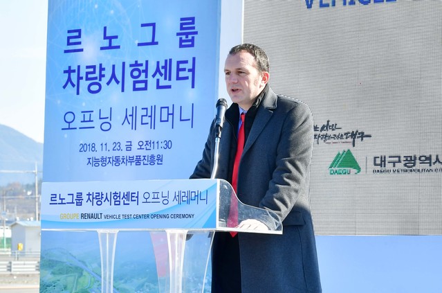 ▲ 도미닉시뇨라 르노삼성자동차 대표이사가 환영사를 전달하고 있다ⓒ르노삼성자동차