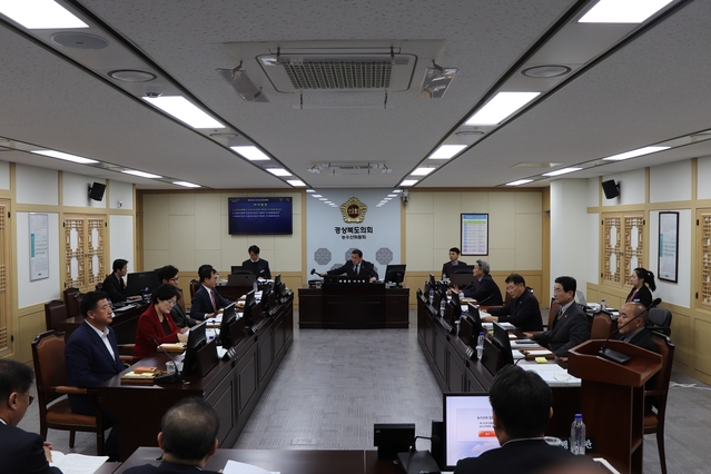 ▲ 경북도의회 농수산위원회(위원장 이수경)가 제1차 농수산위원회를 열어 2018년도 제2회 추가경정 세입세출예산안에 대한 심도있는 심사를 실시했다.ⓒ경북도의회