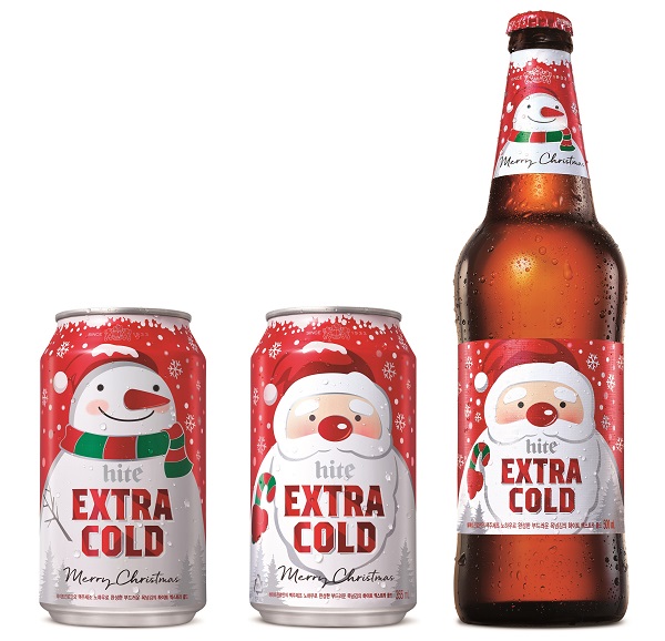 ▲ 주류업계도 크리스마스 에디션을 출시하고 전국 가정·유흥 채널을 통해 연말까지 한정 판매에 나섰다. 하이트진로는 눈사람 캐릭터를 활용한 귀여운 감성의 디자인의 새로운 크리스마스 에디션을 병(500㎖)과 캔(355㎖, 500㎖) 타입으로 출시했다.ⓒ하이트진로