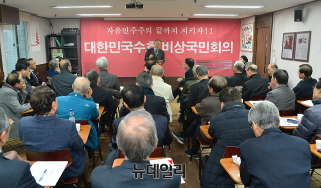 ▲ 27일 서울 방배동 사단법인 '물망초' 에서 열린 '대한민국 수호 비상국민회의' 조찬 세미나에서 강의하는 박관용 전 국회의장. ⓒ뉴데일리 공준표 기자