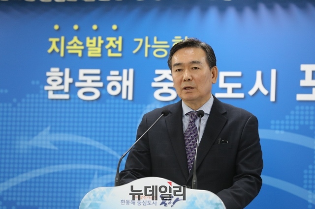 ▲ 정연대 일자리경제국장이 27일 기자간담회을 통해 ‘민생경제 안정대책’에 대해 브리핑을 하고 있다.ⓒ뉴데일리