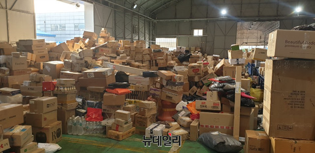 ▲ 택배 노조가 파업을 철회한 첫 날인 29일 울산지역 터미널 모습 ⓒ CJ대리점 연합회