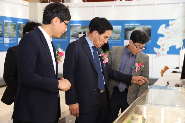 ▲ LH 대경본부는 지난 28일 사옥 내 마련된 열린홍보관은 뉴미디어 시대의 도래에 발맞춰 기존 홍보에서 탈피해 ‘펀(Fun)’하게 꾸며 고객이 흥미를 느끼고 직접 참여할 수 있는 공간을 마련하게 됐다.ⓒLH 대경본부