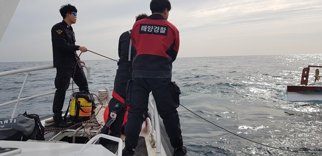 ▲ 구룡포 전복어선 구조 현장 모습.ⓒ포항해경