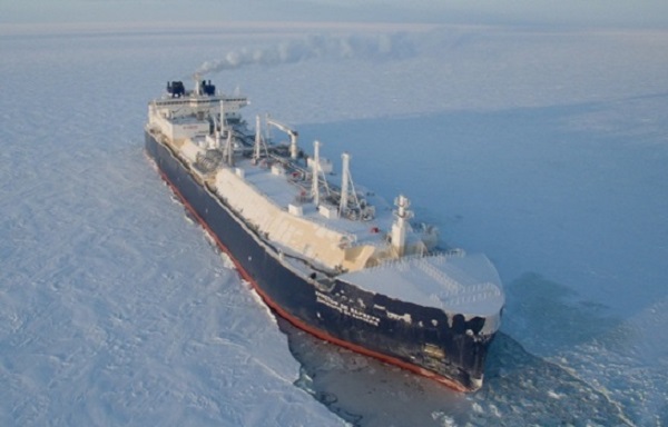 ▲ 대우조선해양의 쇄빙 LNG선이 러시아 북해도를 운항하고 있다. ⓒ대우조선해양