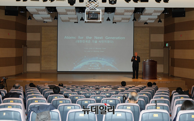이날 장 전 원장의 강연은 서울대학교 트루스포럼의 초청으로 이뤄졌다. ⓒ뉴데일리 이기륭
