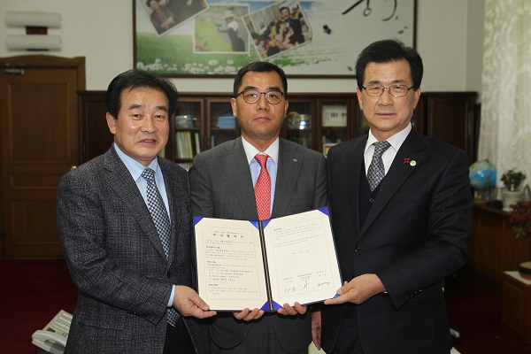 ▲ 지난 1월9일 있은 CJ제일제당 증설 투자협약 모습.ⓒ진천군