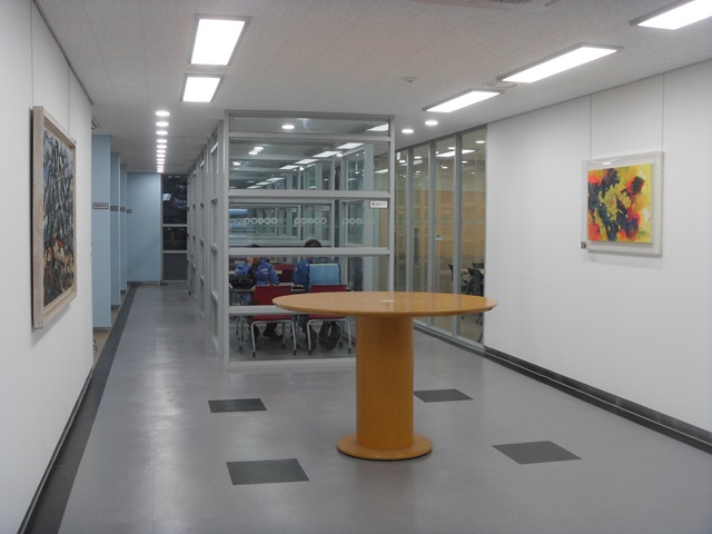 ▲ 신축한 설비기술센터 비즈니스룸 내부에 마련된 프레젠테이션을 위한 공간과 회의실 모습.ⓒ포스코