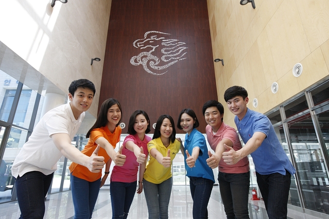 ▲ 영남이공대가 한국생산성본부가 조사한 2018국가고객만족도에서 전문대학부문 전국 1위를 수상했다.ⓒ영남이공대