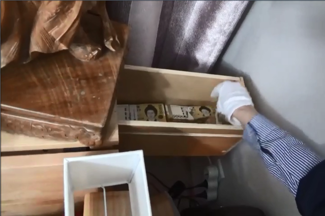 ▲ 체납자의 거실에서 발견된 비밀 수납장 ⓒ국세청 제공