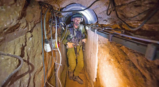 ▲ 2014년 7월 이스라엘 방위군이 언론에 공개한 하마스 땅굴. 하마스가 이 땅굴을 뚫을 때 어린이들을 동원했다는 주장이 있다. ⓒ뉴시스. 무단전재 및 재배포 금지.