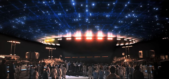 ▲ 1스티븐 스필버그 감독의 1977년 작품 '클로즈 엔카운터'의 한 장면. 국내에는 '미지와의 조우'로 개봉됐다. 일부 음모론자들은 뉴멕시코주 홀로만 美공군기지에서 이미 '클로즈 엔카운터'가 있었다고 주장한다. ⓒ'클로즈 엔카운터' 유튜브 영상 캡쳐.