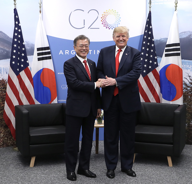 ▲ 지난달 말, 문재인 대통령이 도널드 트럼프 미국 대통령과 만난 모습. ⓒ청와대 제공