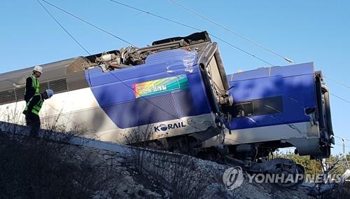 ▲ 탈선한 KTX.ⓒ연합뉴스