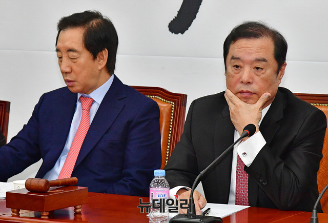 ▲ 자유한국당 김성태 원내대표(왼쪽)와 김병준 비상대책위원장. ⓒ뉴데일리 이종현 기자