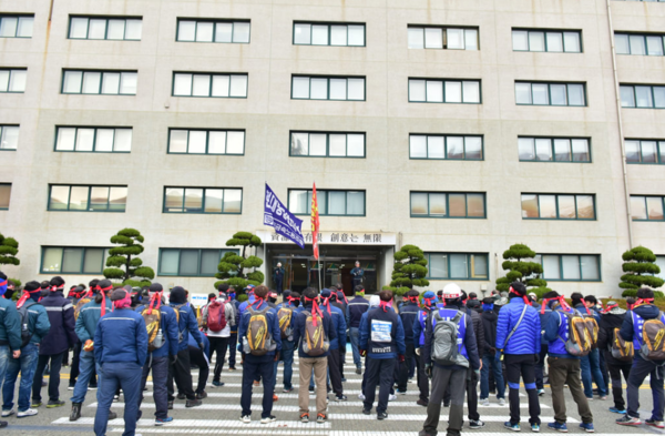 ▲ 현대중공업 노동조합이 지난달 28일 울산조선소에서 파업을 진행하고 있다. ⓒ현대중공업 노조