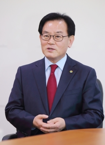 ▲ 백선기 군수는 지난해 대비 종합청렴지수가 0.93점 상승한 8.36점으로 경북도 최고 등급인 2등급을 받은 소감을 밝히며 “경북 최상위에서 전국 1위가 될 수 있도록 더욱 노력할 것”이라고 말했다.ⓒ칠곡군