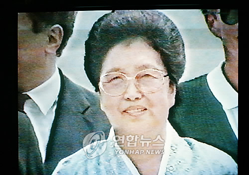 ▲ 1994년 6월 북한 공개석상에 나타난 김일성의 두 번째 부인 김성애. ⓒ연합뉴스